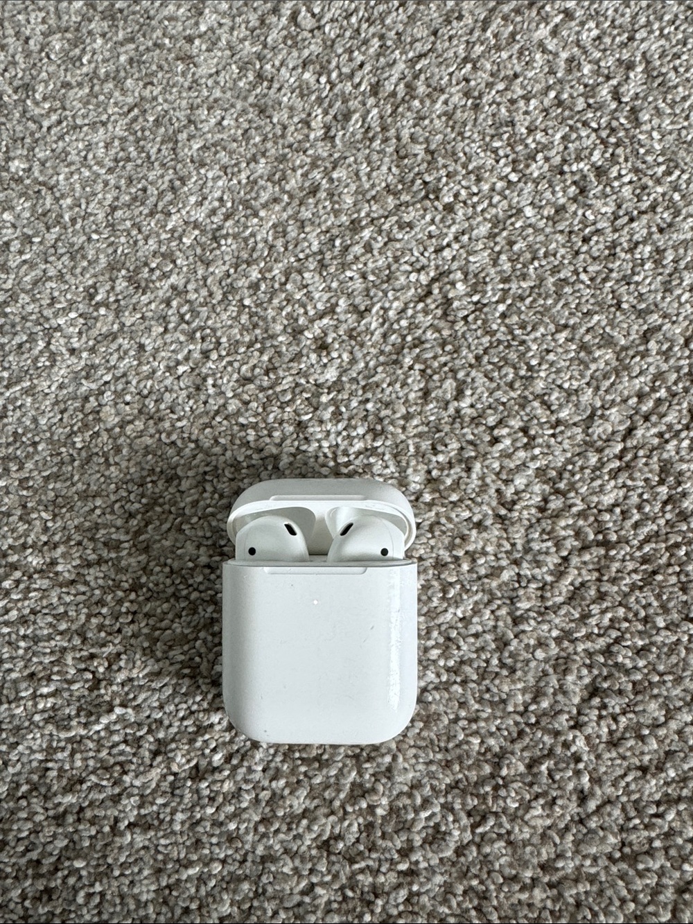 Apple White Wireless Earbuds with Charging Case